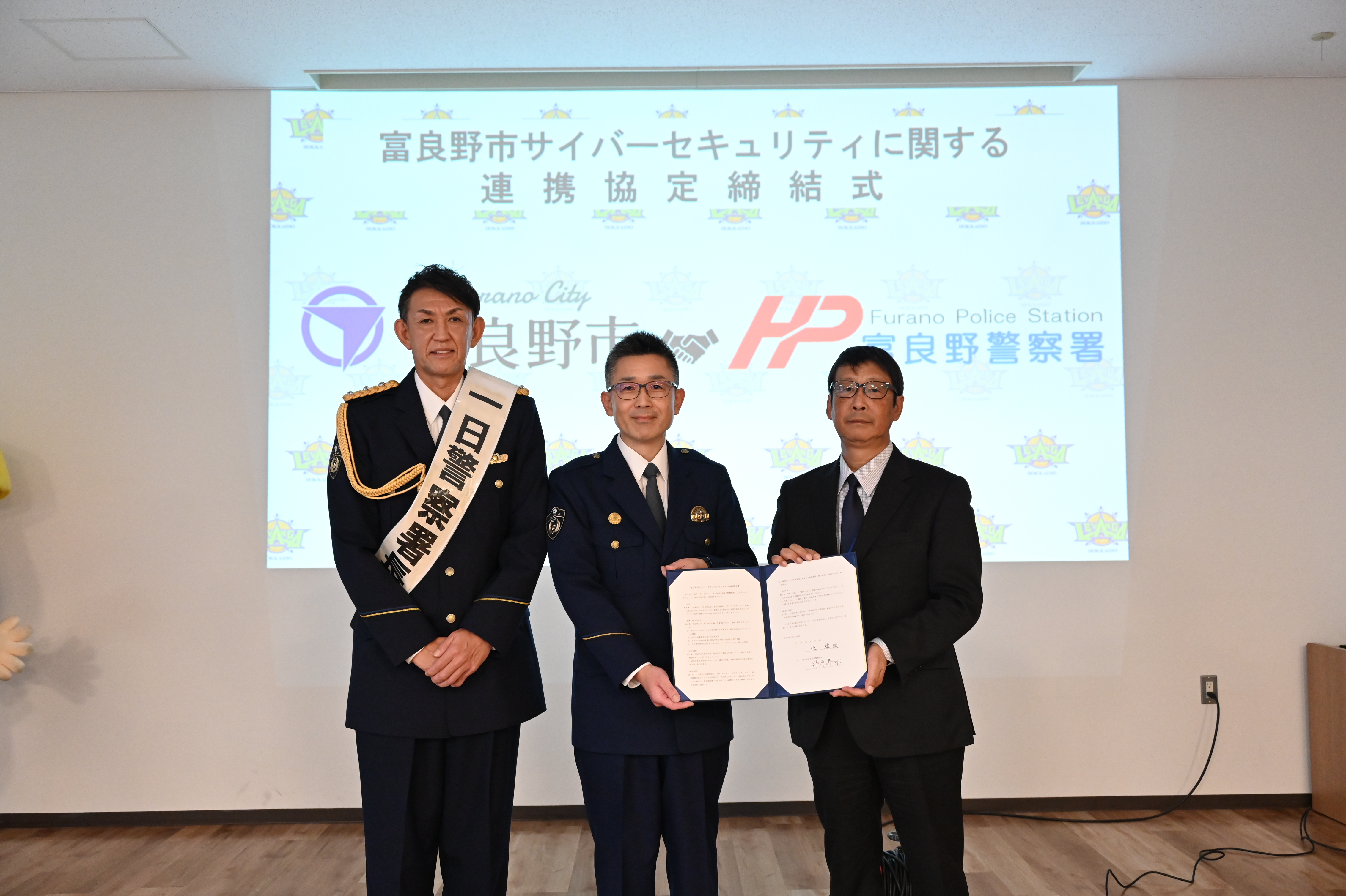 協定式の集合写真